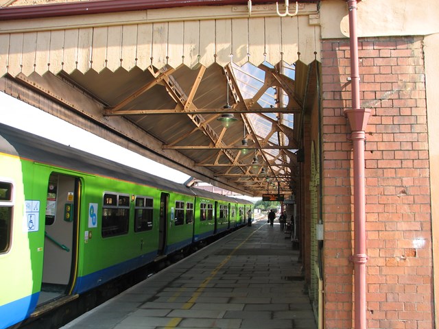 Stratford-upon-Avon canopy_1: The reglazed canopy over platform 1 at Stratford station.