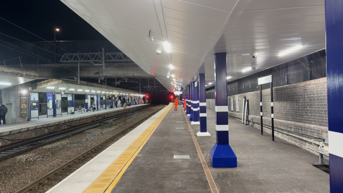 New third platform at Salford Central station