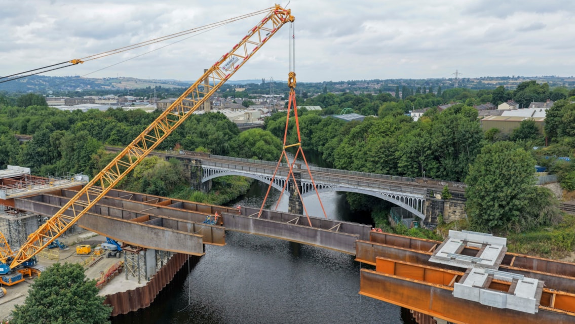 TRU’s Baker Viaduct crosses the River Calder in Ravensthorpe: Ravensthorpe beam installation - River Calder