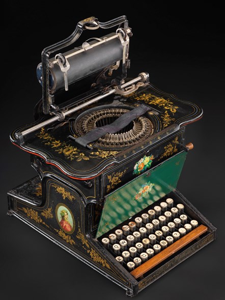 Sholes and Glidden typewriter c. 1875 (1)