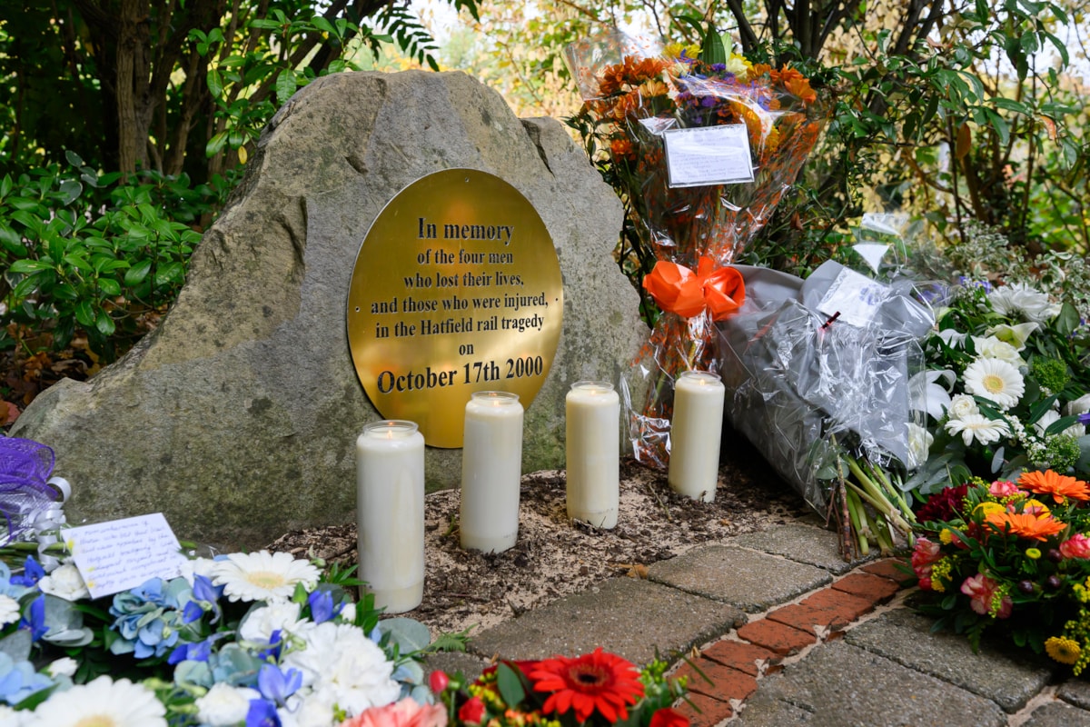 Tributes on the 25th anniversary of the Hatfield Rail Crash (1)