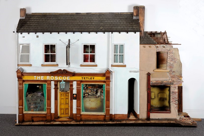 Pint-sized pub raises a glass to city’s Irish heritage: roscoemodel.jpg
