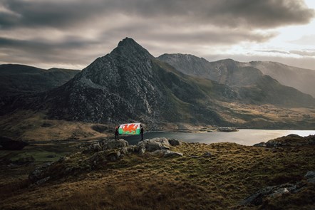 SVW-E18-2122-0060- Welsh Flag on Mountains - Visit Wales