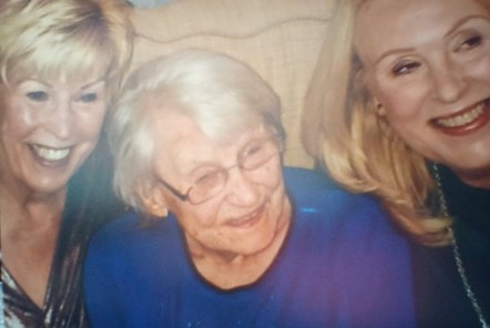Jean with her daughters Christine (l) and Pam