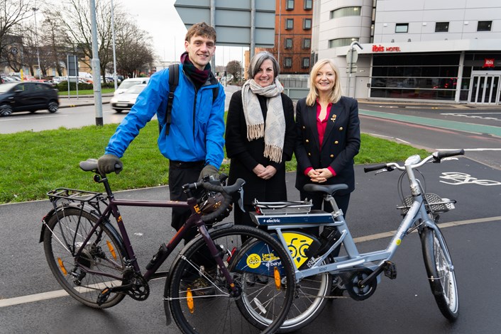 New walking and cycling improvements from Kirkstall Road to the city centre: Cllr Hayden, the Mayor of West Yorkshire and Rory Osborne at the Western Gateway cycle track