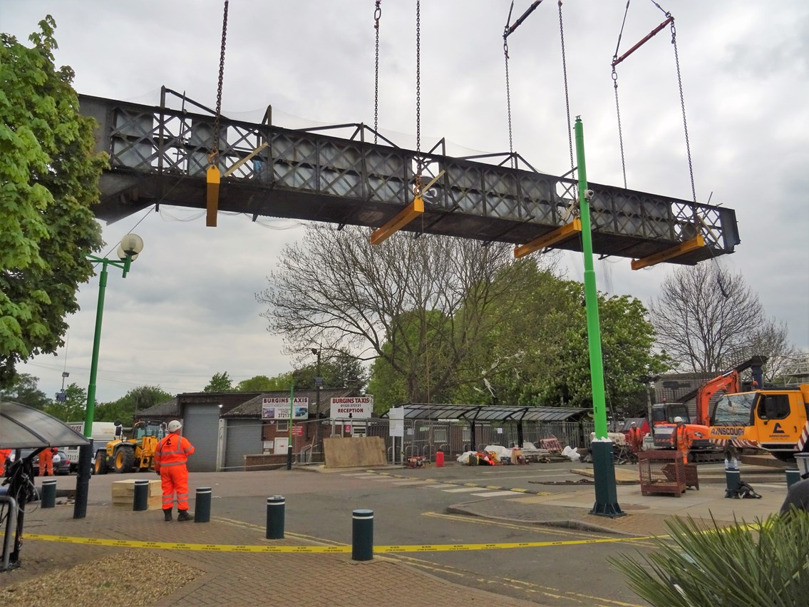 Footbridge removal at Leighton Buzzard station Footbridge removal at Leighton Buzzard station
