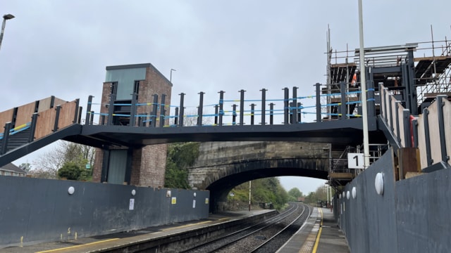 Major milestone reached for UK’s first ‘Beacon’ bridge at Garforth as bridge deck installed: New bridge deck indstalled at Garforth station, Network Rail (1)