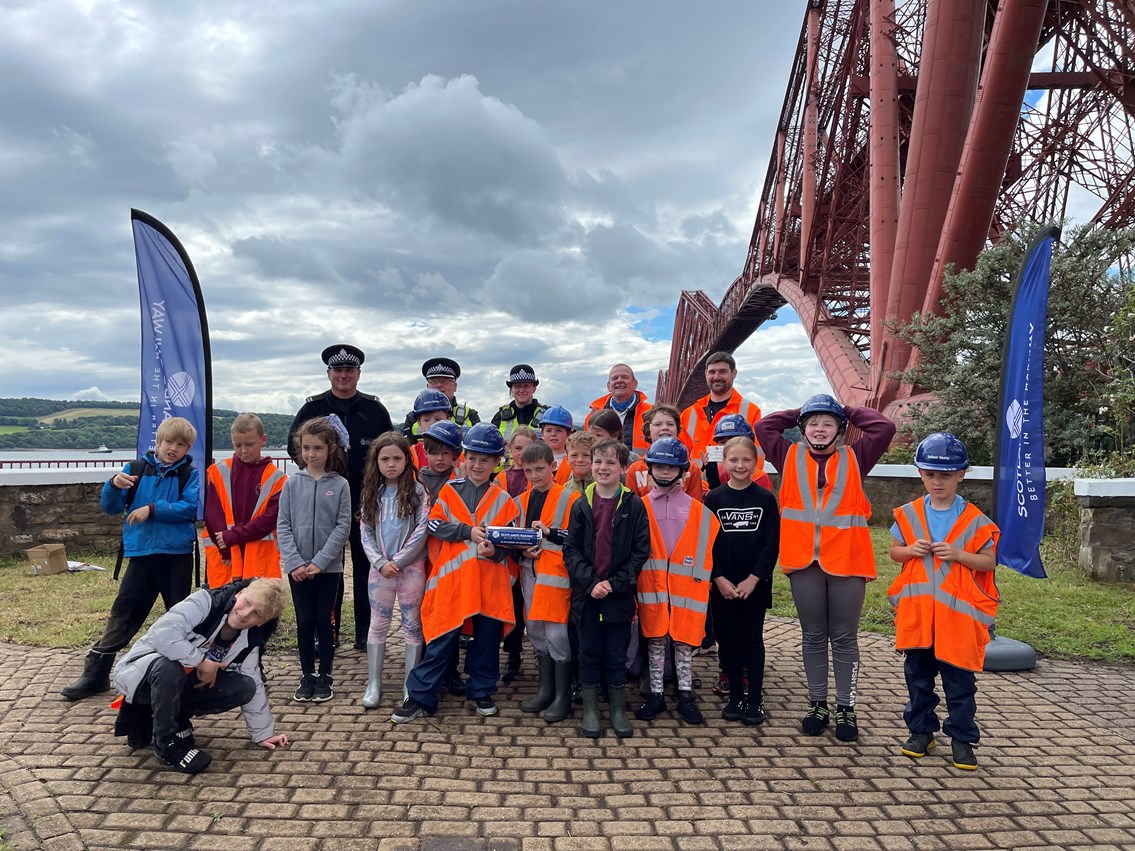 Forth Bridge welcomes back picnickers: Forth Bridge welcomes back picnickers 2