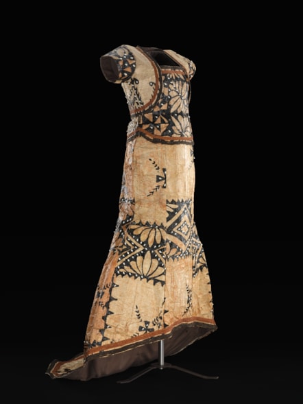 Barkcloth wedding dress designed by Hupfeld Evers Hoerder. Image © National Museums Scotland 1