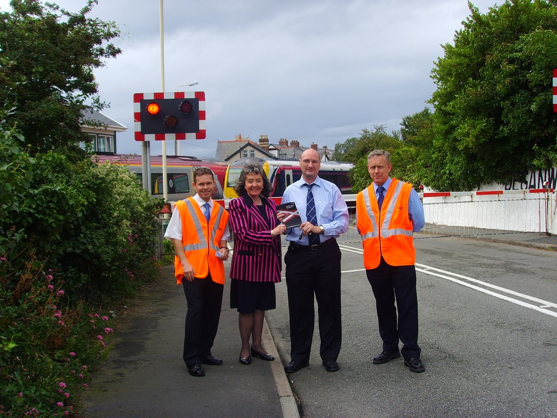 Don't Run the Risk: Awareness day at Deganwy level crossing.

L-R: Richard Lester (Network Rail), Betty Williams MP, Ben Davis (Arriva Trains Wales, David Rimmer (Network Rail)