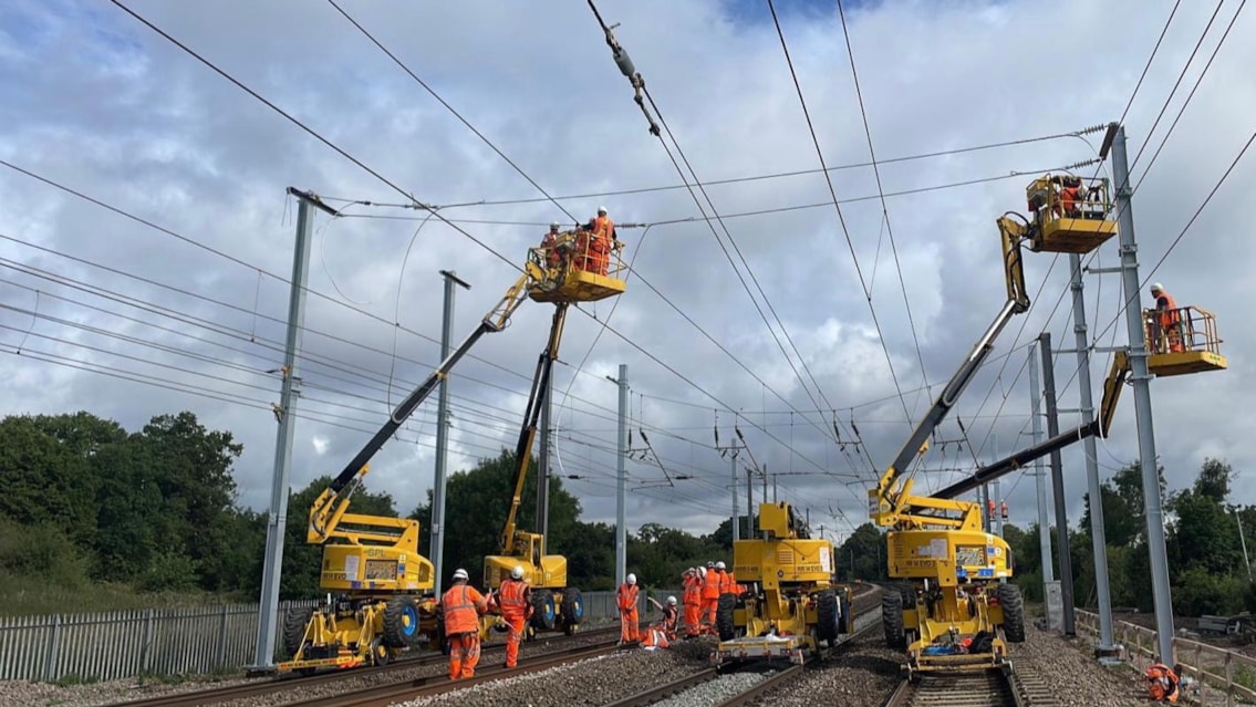 Changes to train services as major upgrades continue on Midland Main Line: Engineers installing overhead lines as part of the Midland Mainline Upgrade, Network Rail (1)