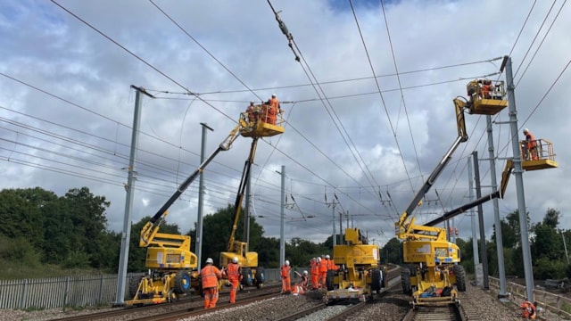 Changes to train services as major upgrades continue on Midland Main Line: Engineers installing overhead lines as part of the Midland Mainline Upgrade, Network Rail (1)