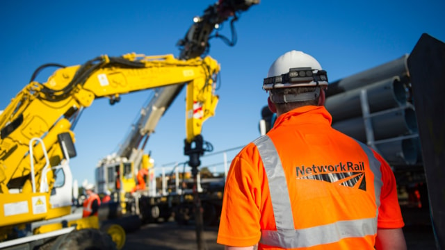 Network Rail signs Memorandum of Understanding with Transport for NSW: NR engineer