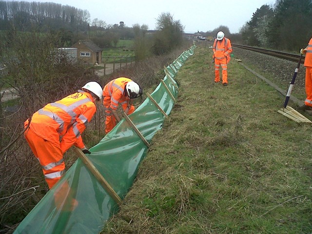 RAIL WORK MAKES ROOM FOR BIODIVERSITY IN COTSWOLD: Amphibian fencing installed in North Cotswold to protect newts