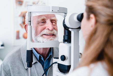 GettyImages-1279371121 (optician)