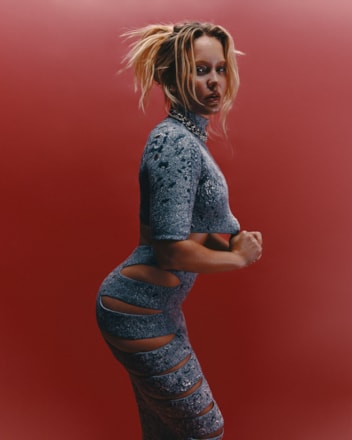 Zara Larsson Press Shot