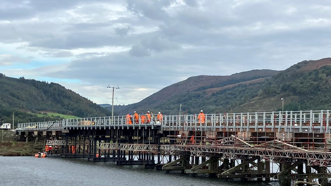 Major refurbishment of historic Dovey Junction viaduct along the Cambrian line is complete: Team at work on Dovey Junction viaduct