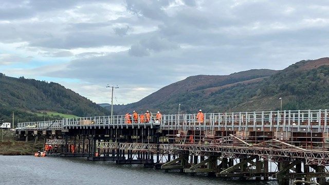 Major refurbishment of historic Dovey Junction viaduct along the Cambrian line is complete: Team at work on Dovey Junction viaduct