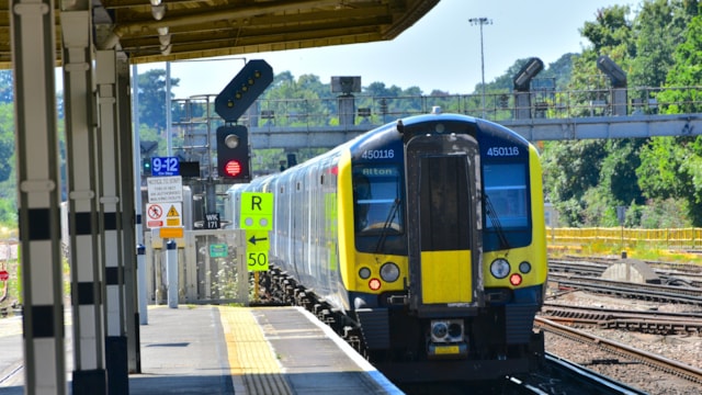 Vital engineering work in the Woking area to impact Main Line services over Christmas and New Year: Train leaving Woking station-2