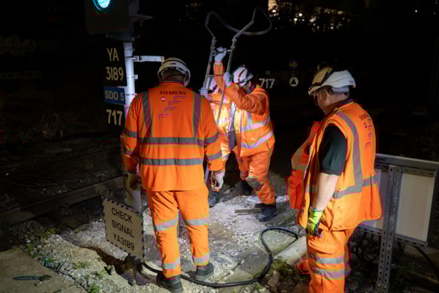 Removing signal at Drayton Park 1: Removing signal at Drayton Park 1