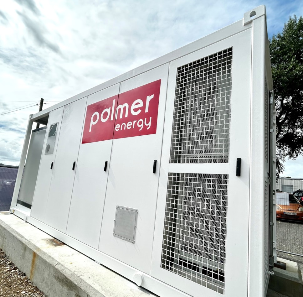 First Bus supports UK electricity network with its largest battery storage site