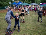Party for the warren - moon boots: Children walking around on bounce boots