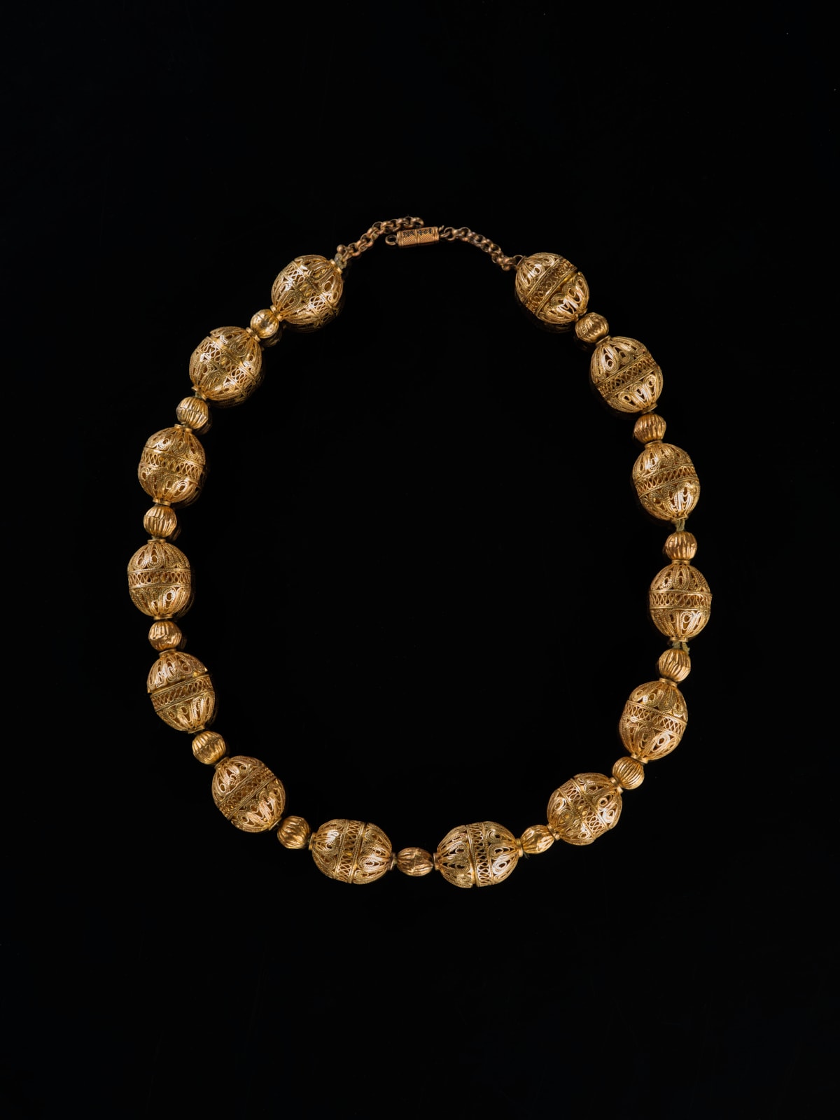 Gold necklace from the Penicuik Jewels, late 16th century. Image © National Museums Scotland 3 