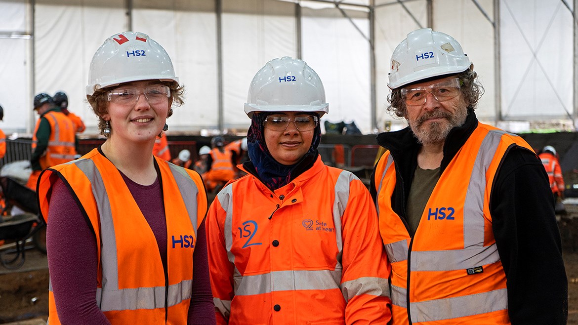 HS2 unearths new opportunities for trainee archaeologists: Group photo - archaeology trainees lo res (003)
