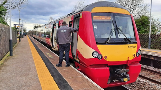 170102 Turbostar at Willington: 170102 Turbostar at Willington