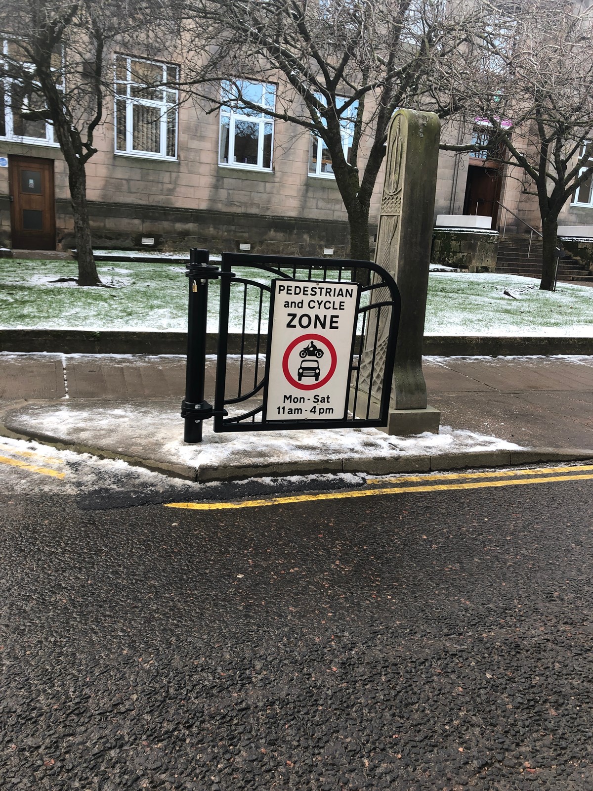 Feature gate at East end of Elgin High Street next to Moray Council HQ building