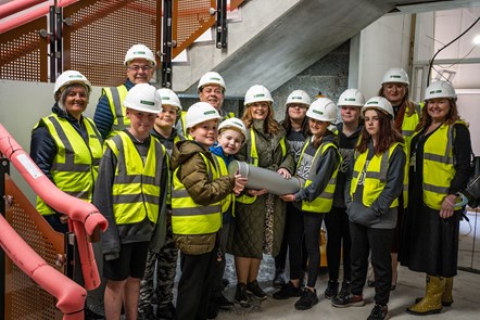 Cllr Elaine Cowan with Head Teacher Tina Gaitens, P7 House and Vice Captains Oliver, Josh, Lucy, Lynsey, Caitlyn and Faith; Charlie and Mason, local members Cllrs Lillian Jones, Iain Linton and Douglas Reid and Linda McAulay-Griffiths, Chief Education Officer/ Head of Education