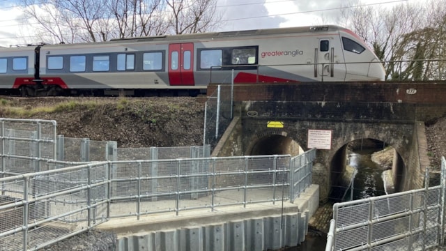 Gipsy Lane level crossing closed – new, safer pedestrian footpath is open: Gipsy Lane new diversion route