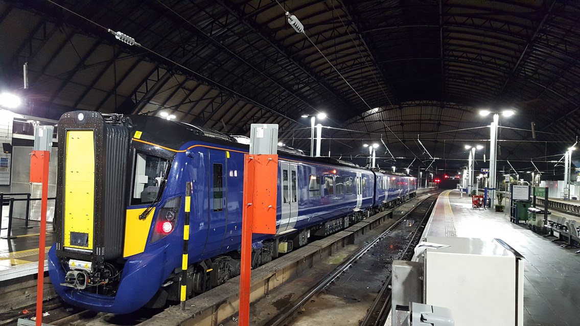 EGIP update - first electric train runs full Edinburgh-Glasgow line: EGIP 385 in Queen Street