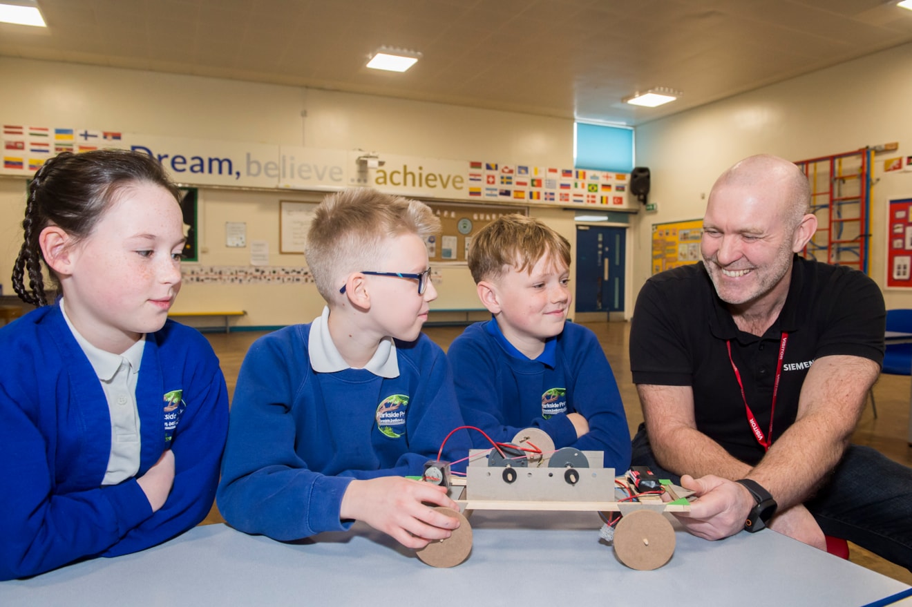 Siemens reports £466m spent with UK suppliers and significant social value delivered across schools, skills and communities: Siemens Mobility school visit