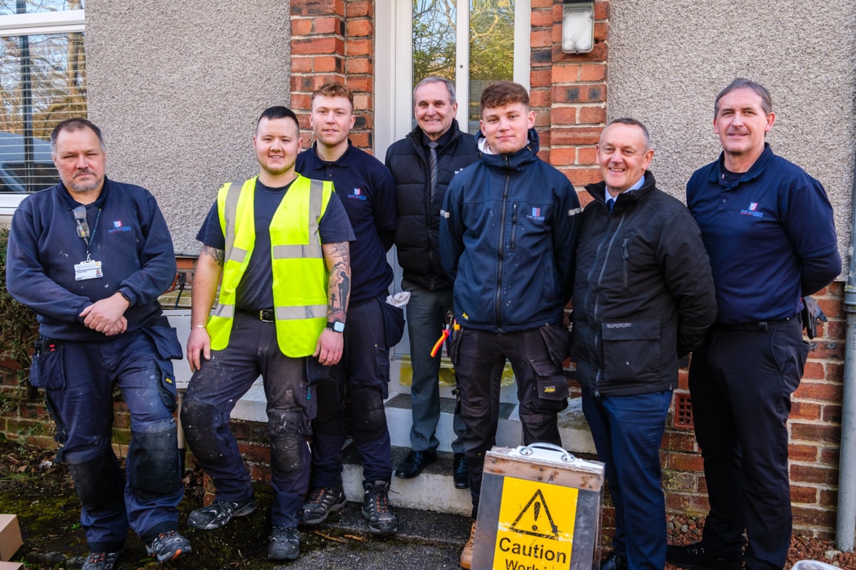 Cllr McMahon visiting HAS operatives and apprentices