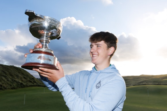Éanna Mulhare celebrates winning the Irish Intervarsity Championship at Carne Golf Links