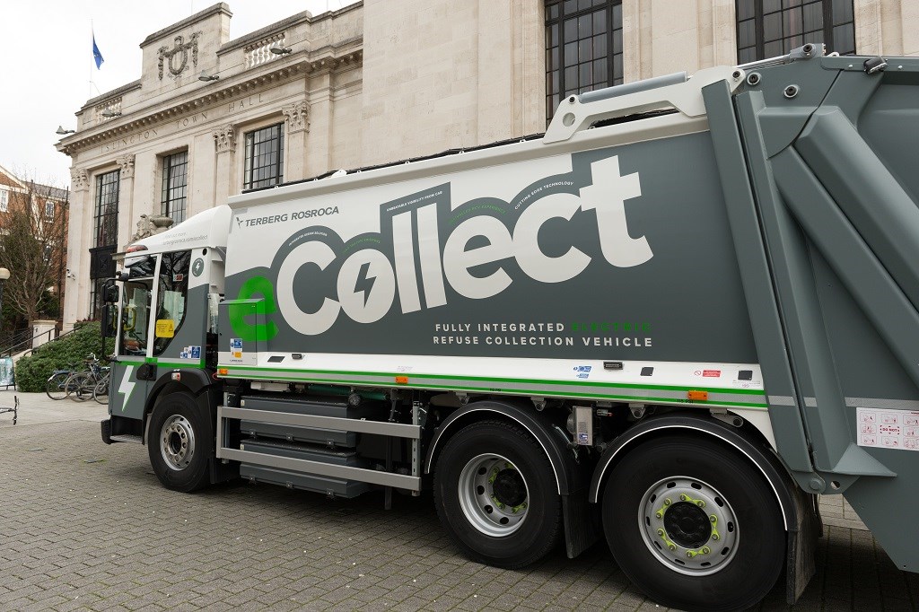 The eCollect electric refuse vehicle outside the Town Hall