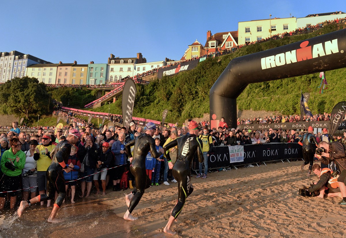 Traeth Ironman - llun Gareth Davies Ffotograffiaeth.