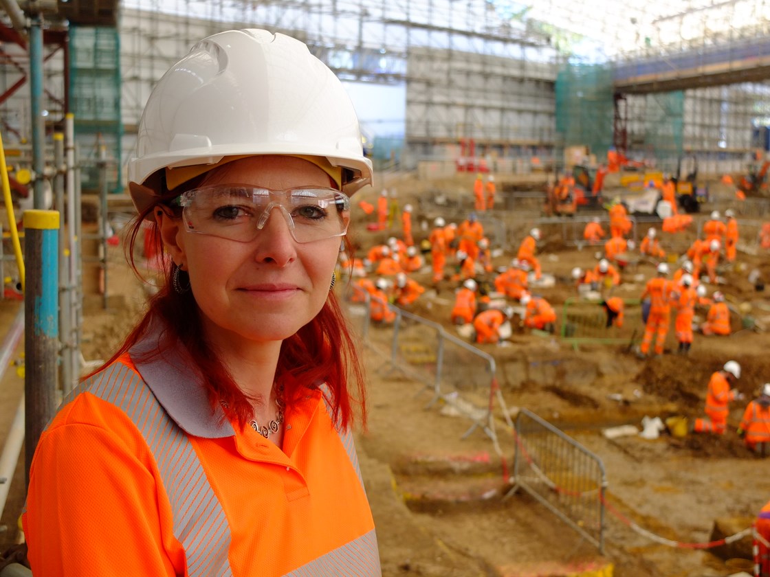 Professor Alice Roberts, presenter of 'HS2 - The Biggest Dig' at St James's Gardens September 2020: Credit: Lion Studios
Professor Alice Roberts, presenter of 'HS2 - The Biggest Dig' at St James's Gardens, Euston
(Euston, archaeology, skeleton, Britains biggest dig)