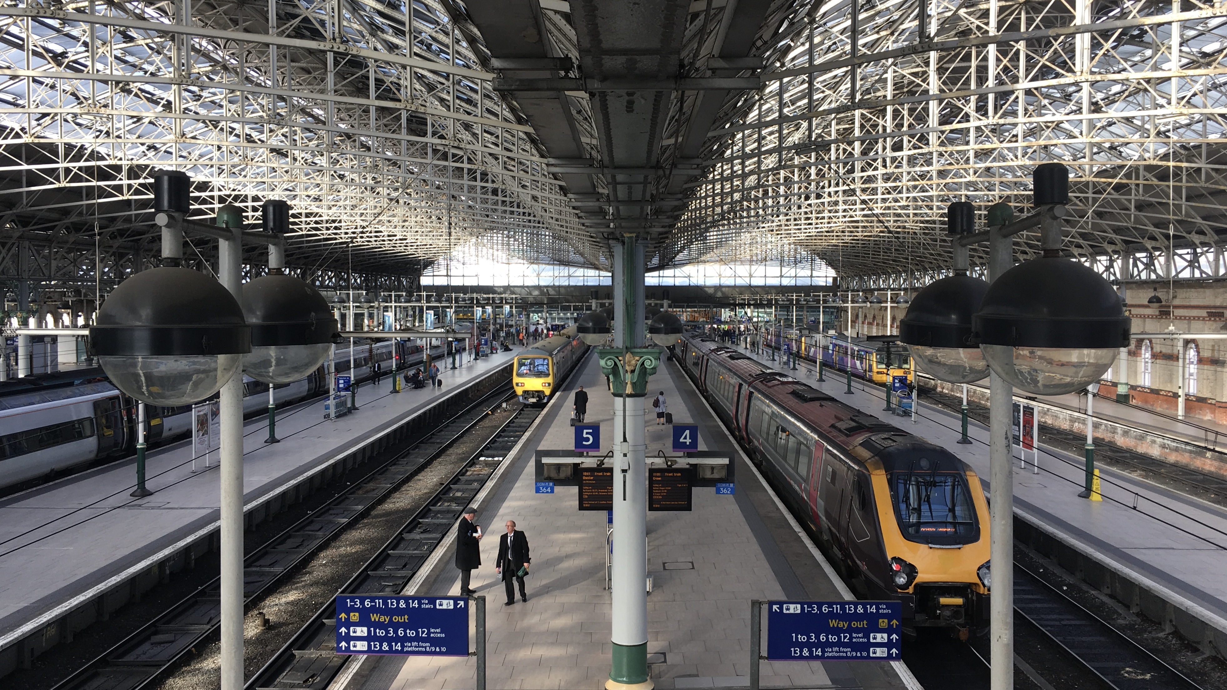 Piccadilly has 500 000 passengers on opening weekend of