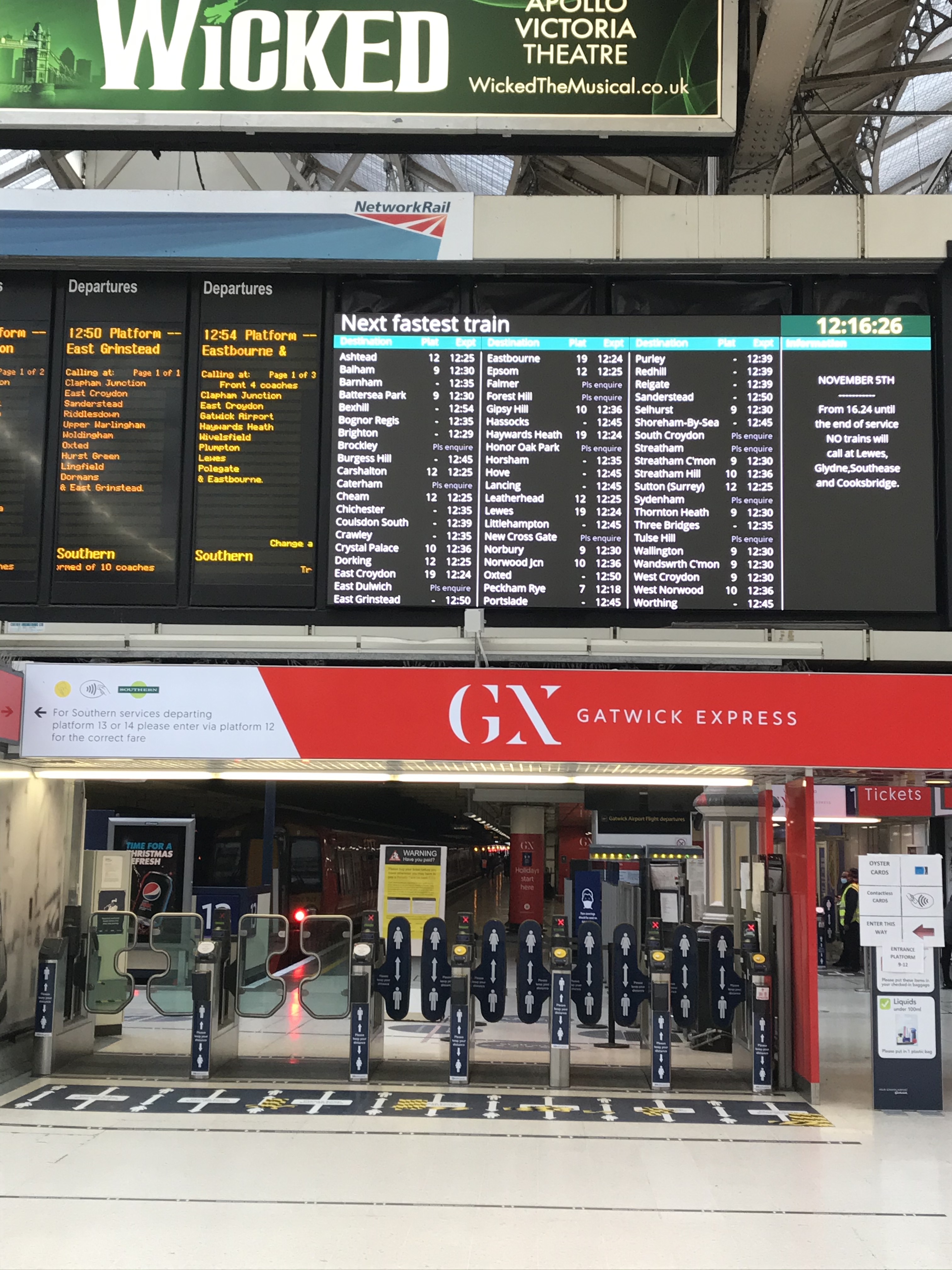 Largest (and clearest) ever passenger information display goes live at Victoria  Station putting passengers first