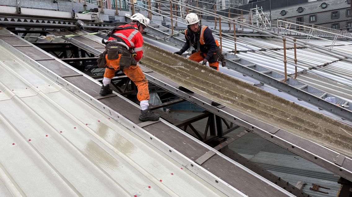 Liverpool Street roof - replacing a discoloured old panel over platforms 1-10