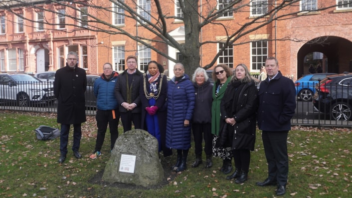 Lord Mayor unveils new plaque to remember road crash victims in Leeds: Memorial tree and new plaque in Park Square