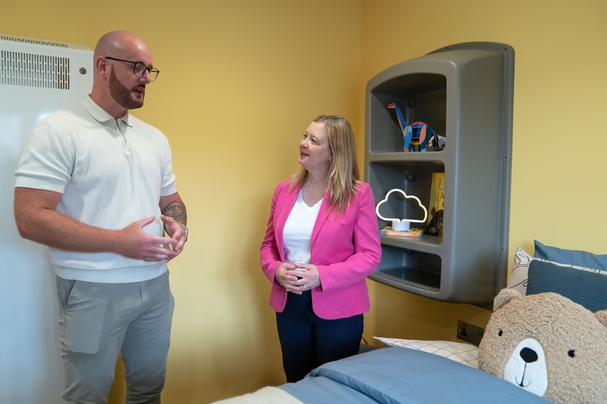 Cabinet Secretary for Housing & Local Government, Jayne Bryant, visits The Flowers in Merthyr Tydfil-2