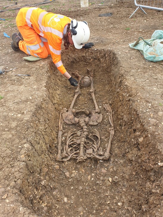 Roman skeleton with head placed between legs uncovered during archaeological excavations at Fleet Marston: Roman skeleton with head placed between legs uncovered during archaeological excavations at Fleet Marston, near Aylesbury, Buckinghamshire. Excavations took place during 2021.

Tags: Archaeology, Heritage, Roman burials, History, Excavations