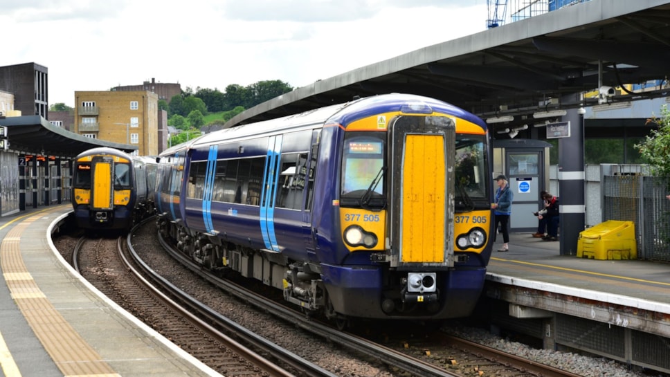 Image shows Class 377 Southeastern train-2