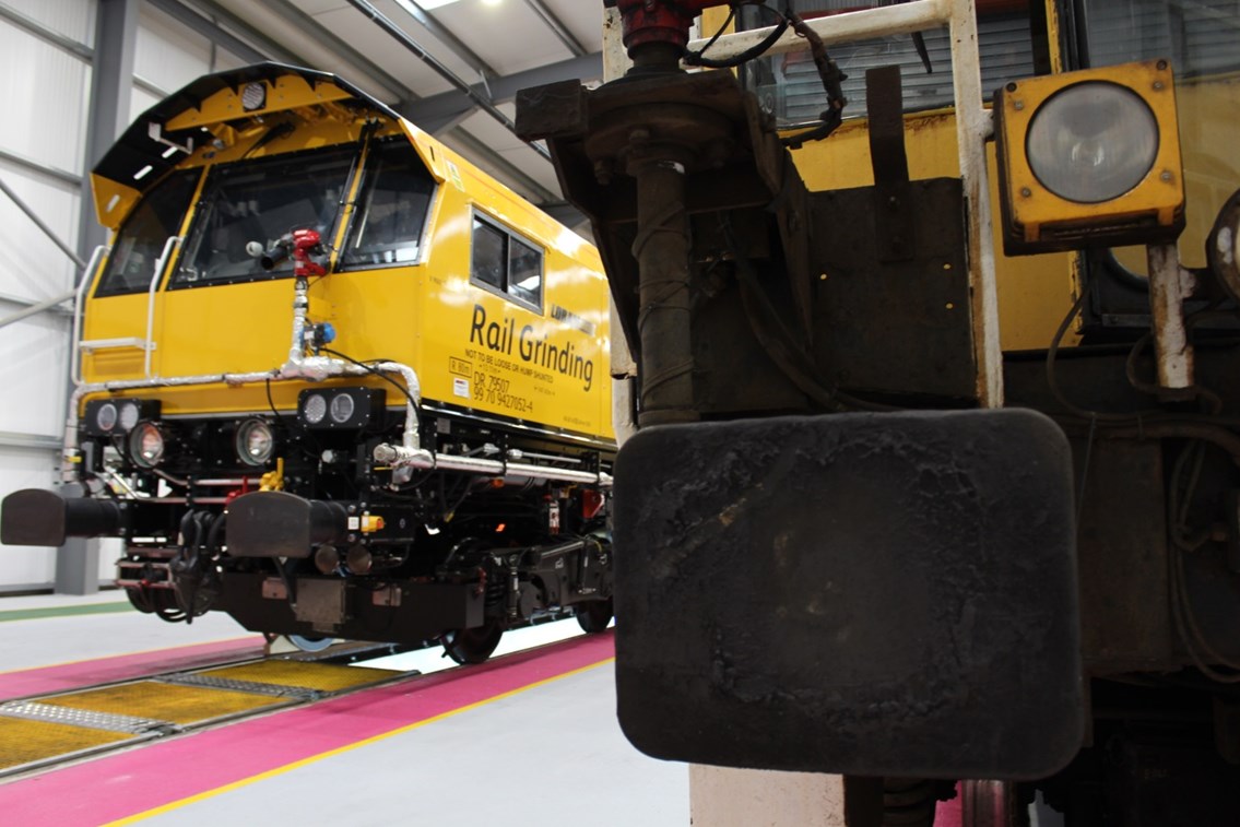 Innovative, new grinding trains will help passenger and freight trains run smoothly and safely for years to come: New grinding train - front