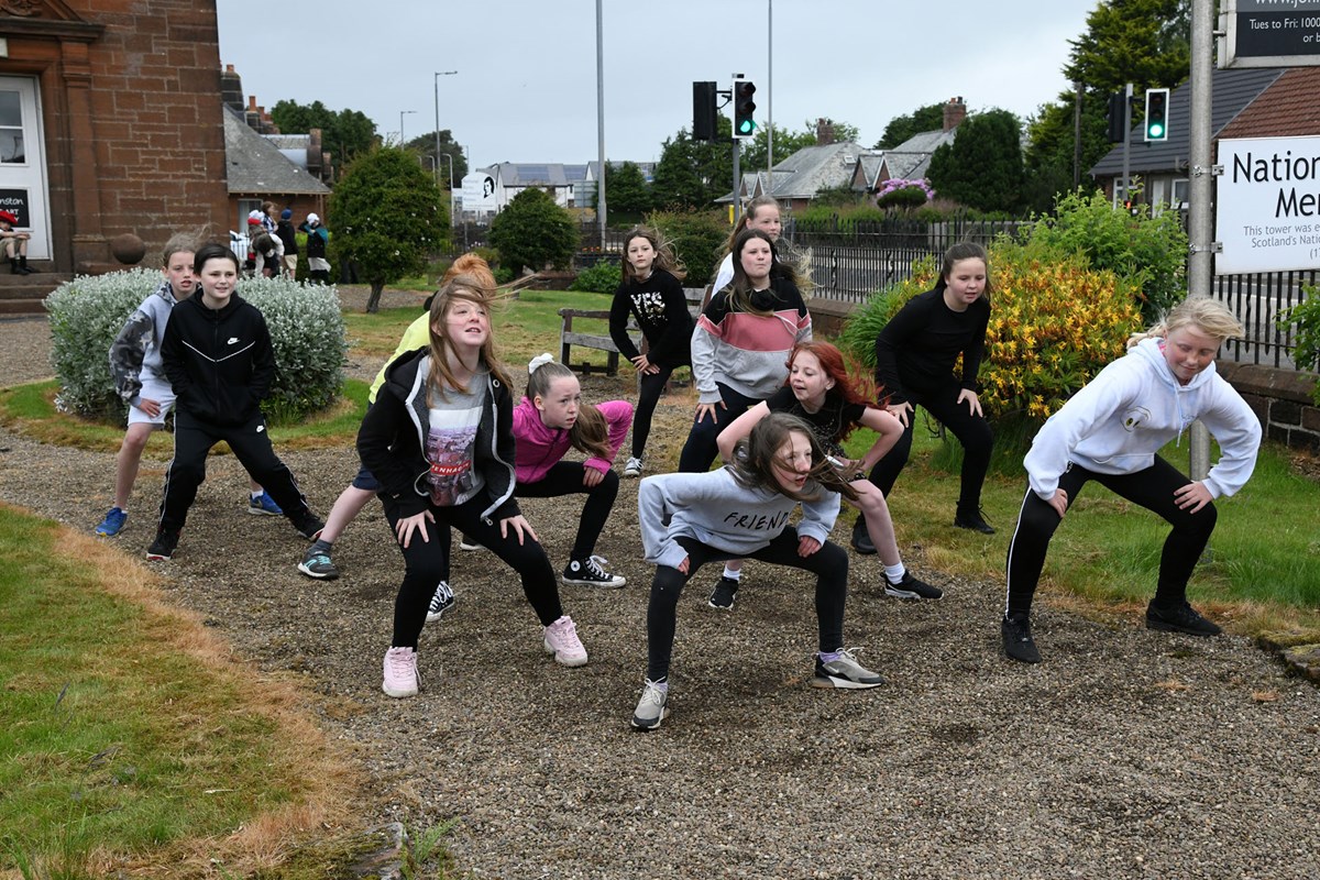 Mauchline dancers Burns