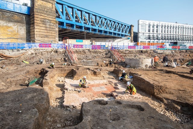 Archaeologists excavate Roman Mausoleum on Liberty of Southwark site © MOLA