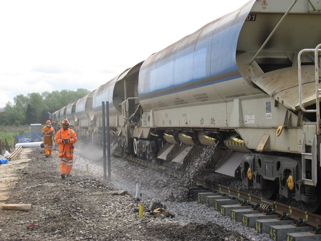 NO MOREBOTTLE NECK BETWEEN KETTERING AND HARROWDEN: New ballast being dropped onto the line